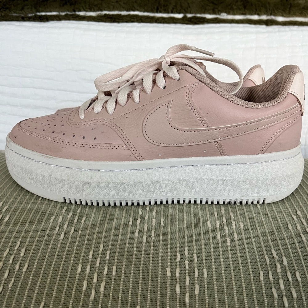 WOMEN'S NIKE COURT VISION ALTA LEATHER PLATFORM SNEAKERS